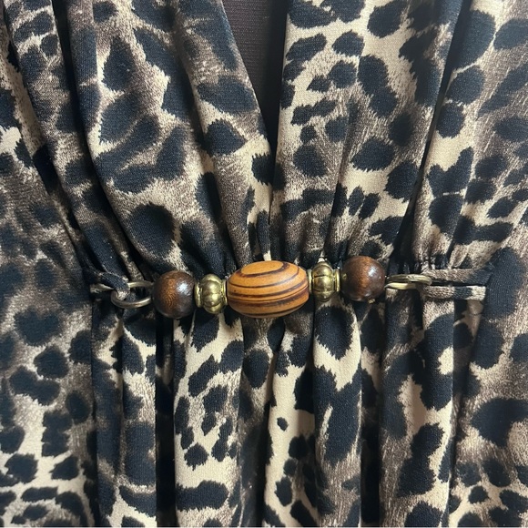 Kim Rogers Lady’s Top in Leopard Print; Size Large - Picture 6 of 8